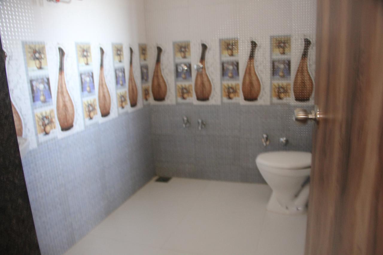 Dev Motel And Banquet Nadiād Екстериор снимка