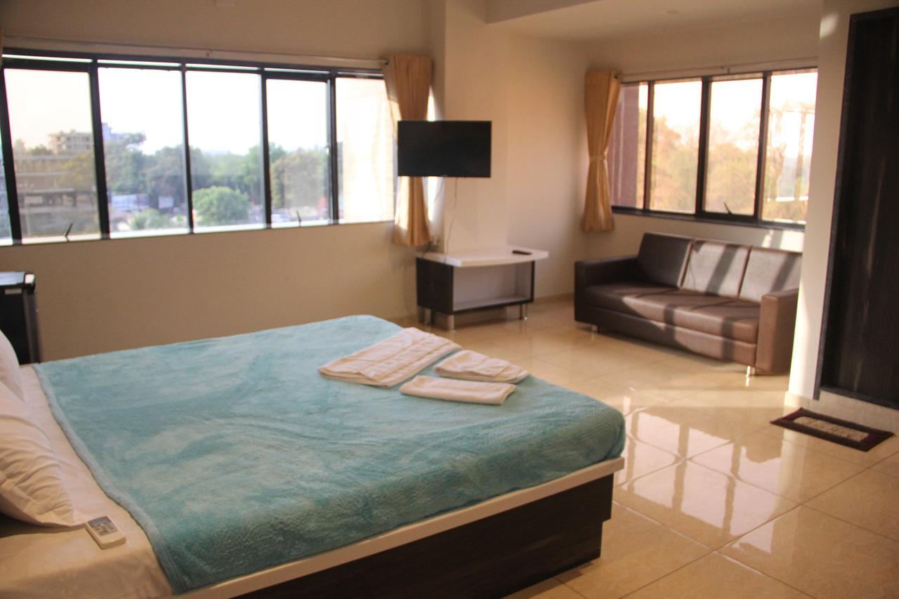 Dev Motel And Banquet Nadiād Екстериор снимка
