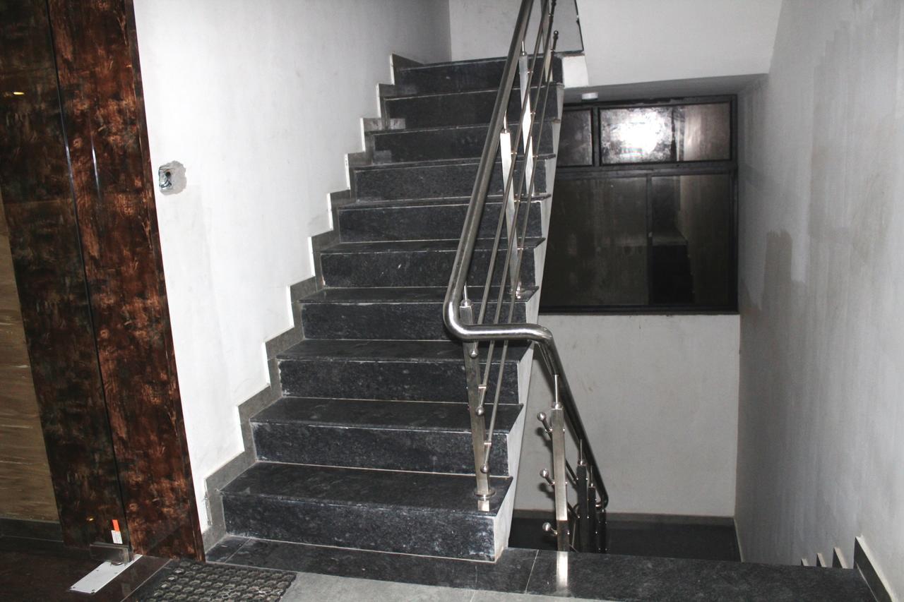 Dev Motel And Banquet Nadiād Екстериор снимка