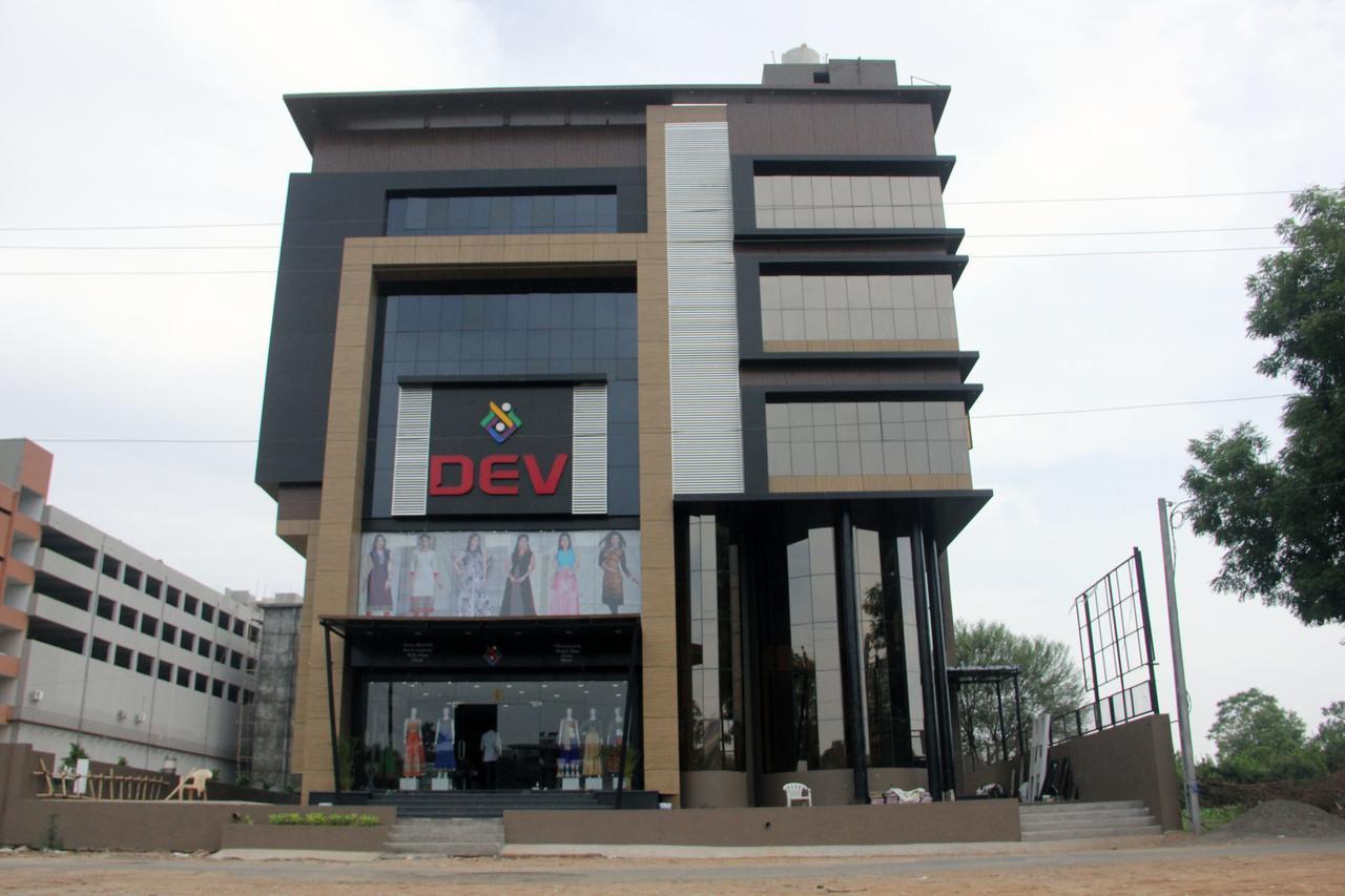 Dev Motel And Banquet Nadiād Екстериор снимка