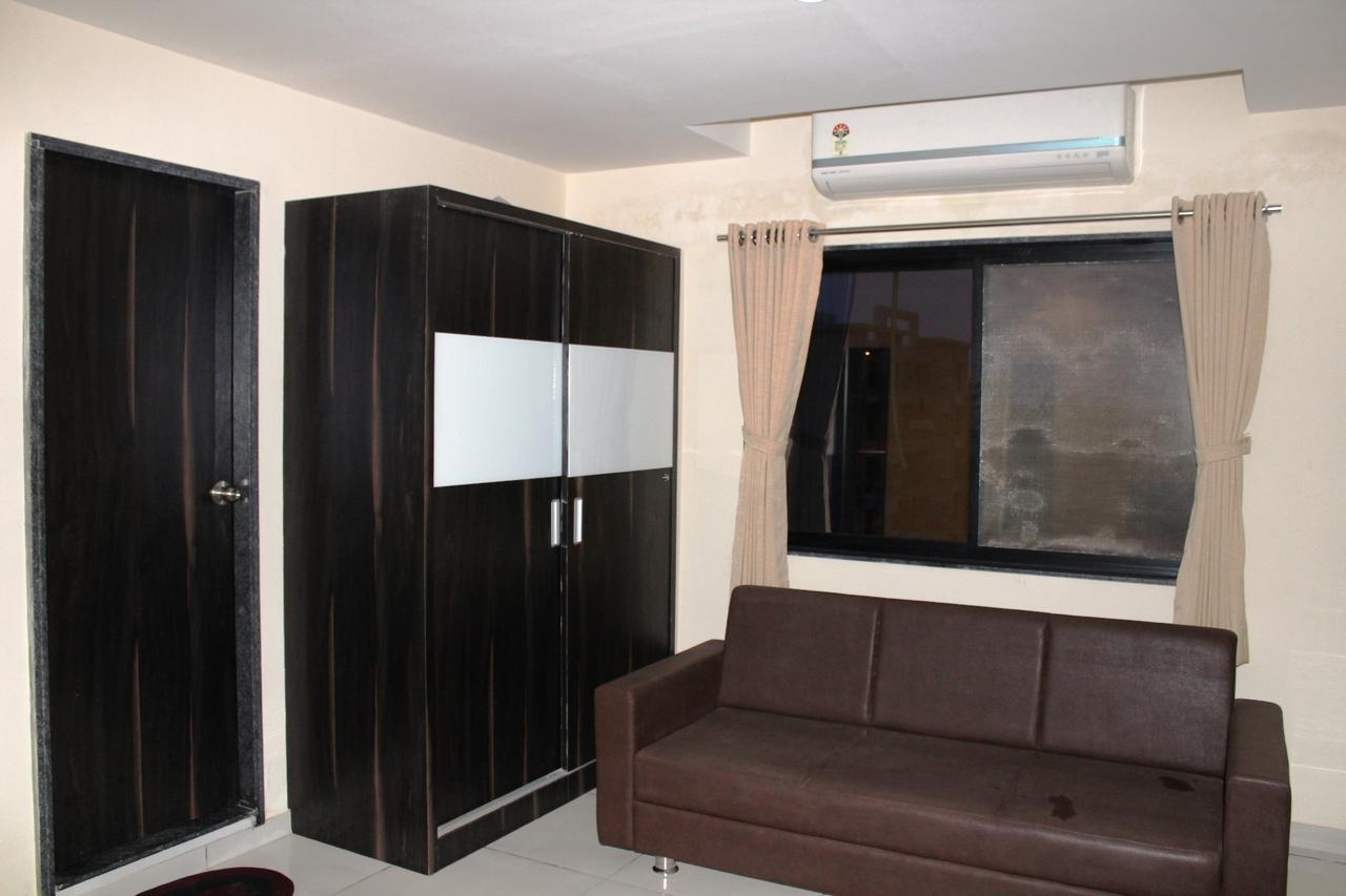 Dev Motel And Banquet Nadiād Екстериор снимка