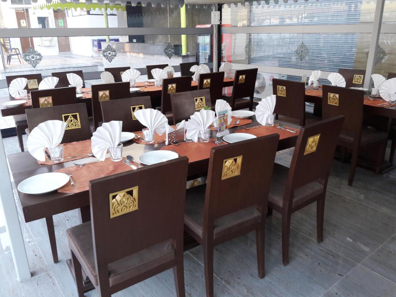 Dev Motel And Banquet Nadiād Екстериор снимка