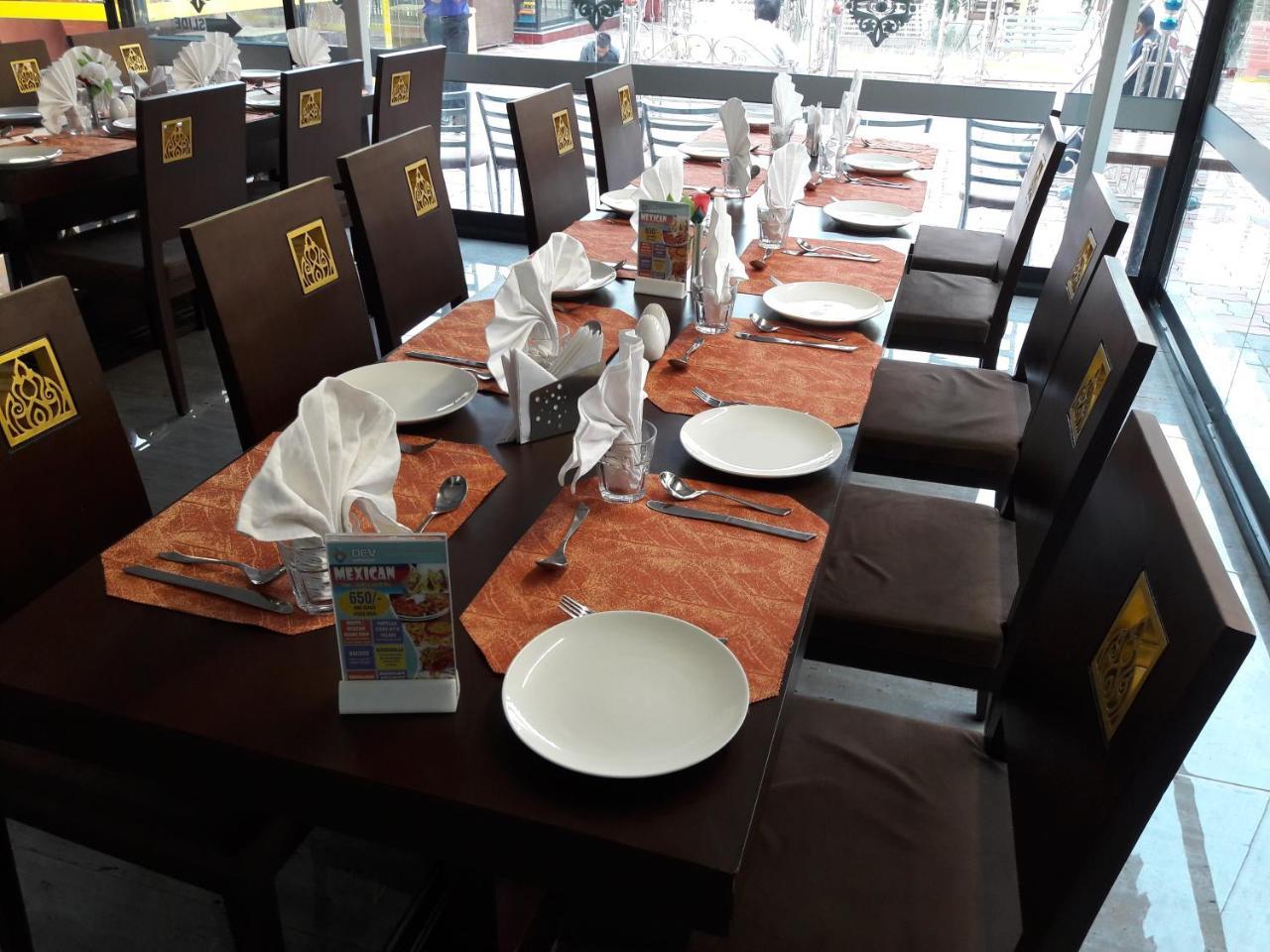 Dev Motel And Banquet Nadiād Екстериор снимка