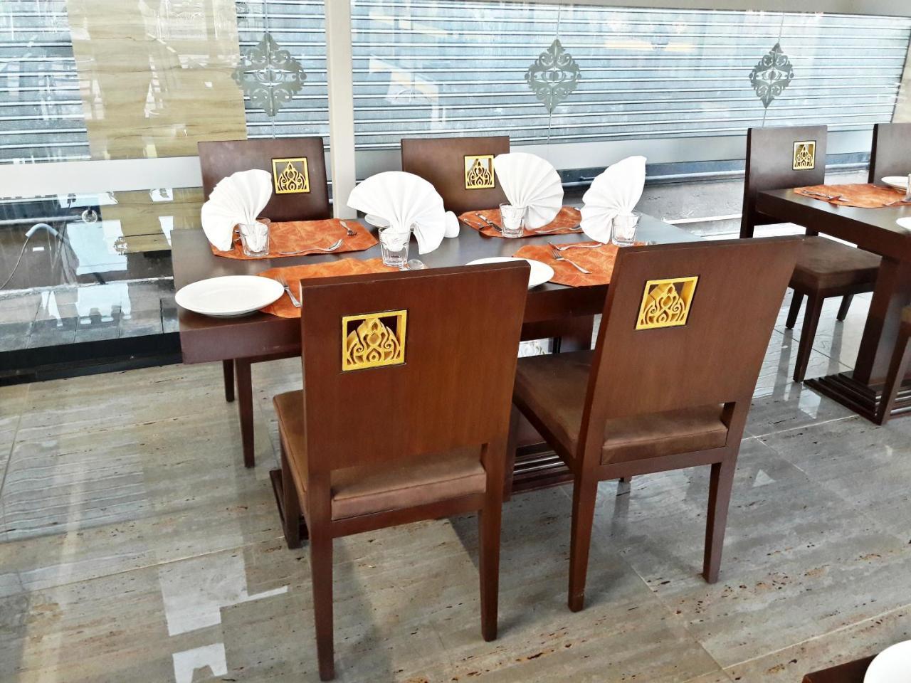 Dev Motel And Banquet Nadiād Екстериор снимка