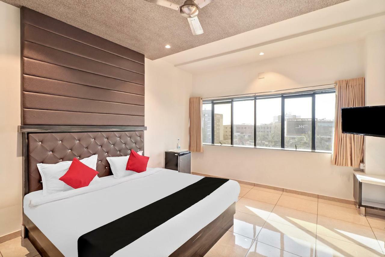 Dev Motel And Banquet Nadiād Екстериор снимка