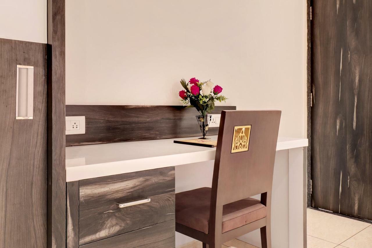 Dev Motel And Banquet Nadiād Екстериор снимка