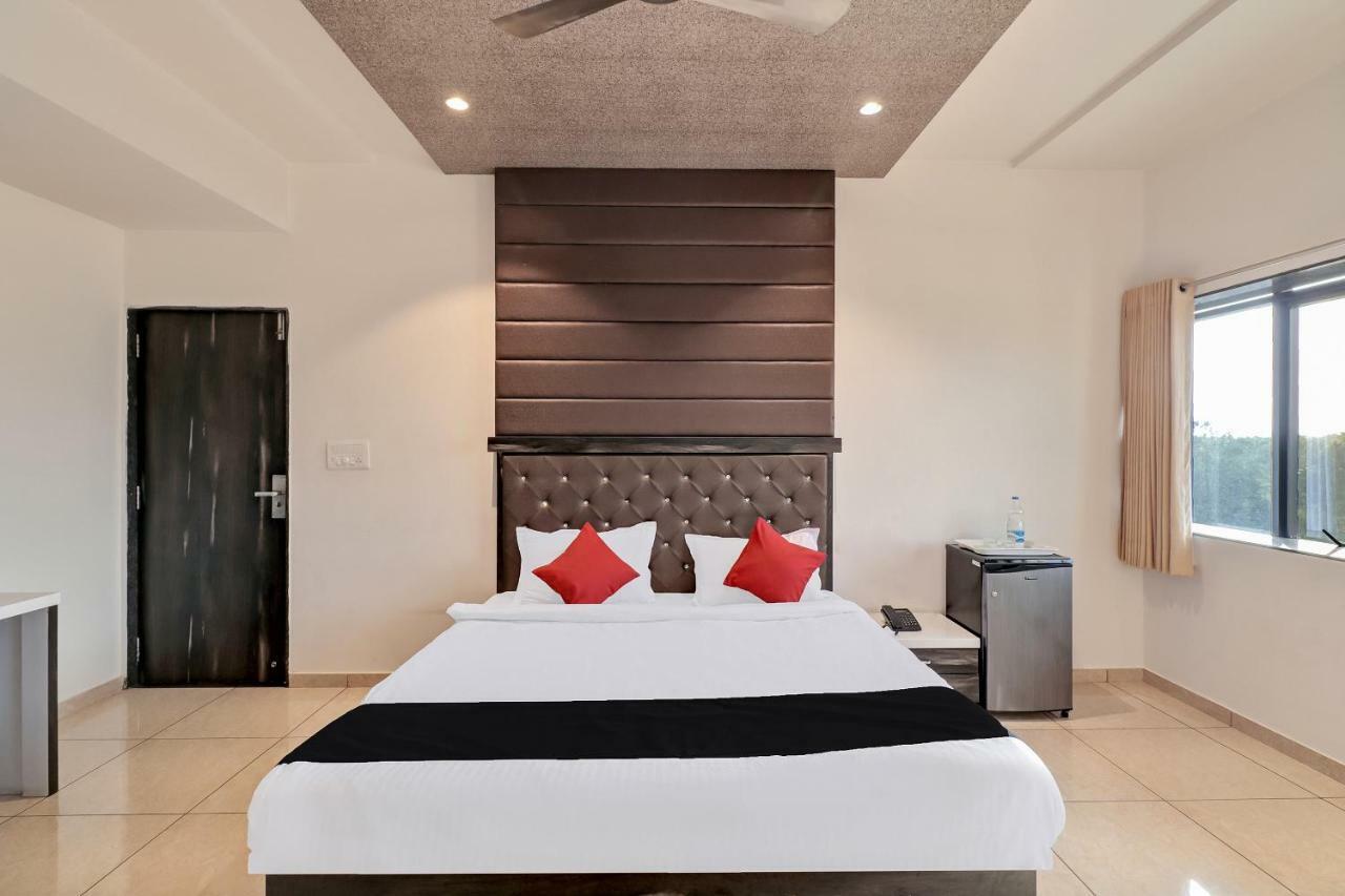 Dev Motel And Banquet Nadiād Екстериор снимка