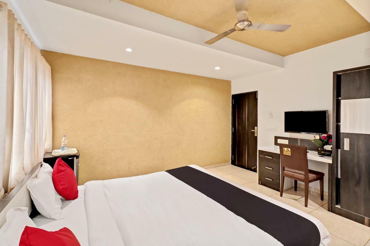 Dev Motel And Banquet Nadiād Екстериор снимка