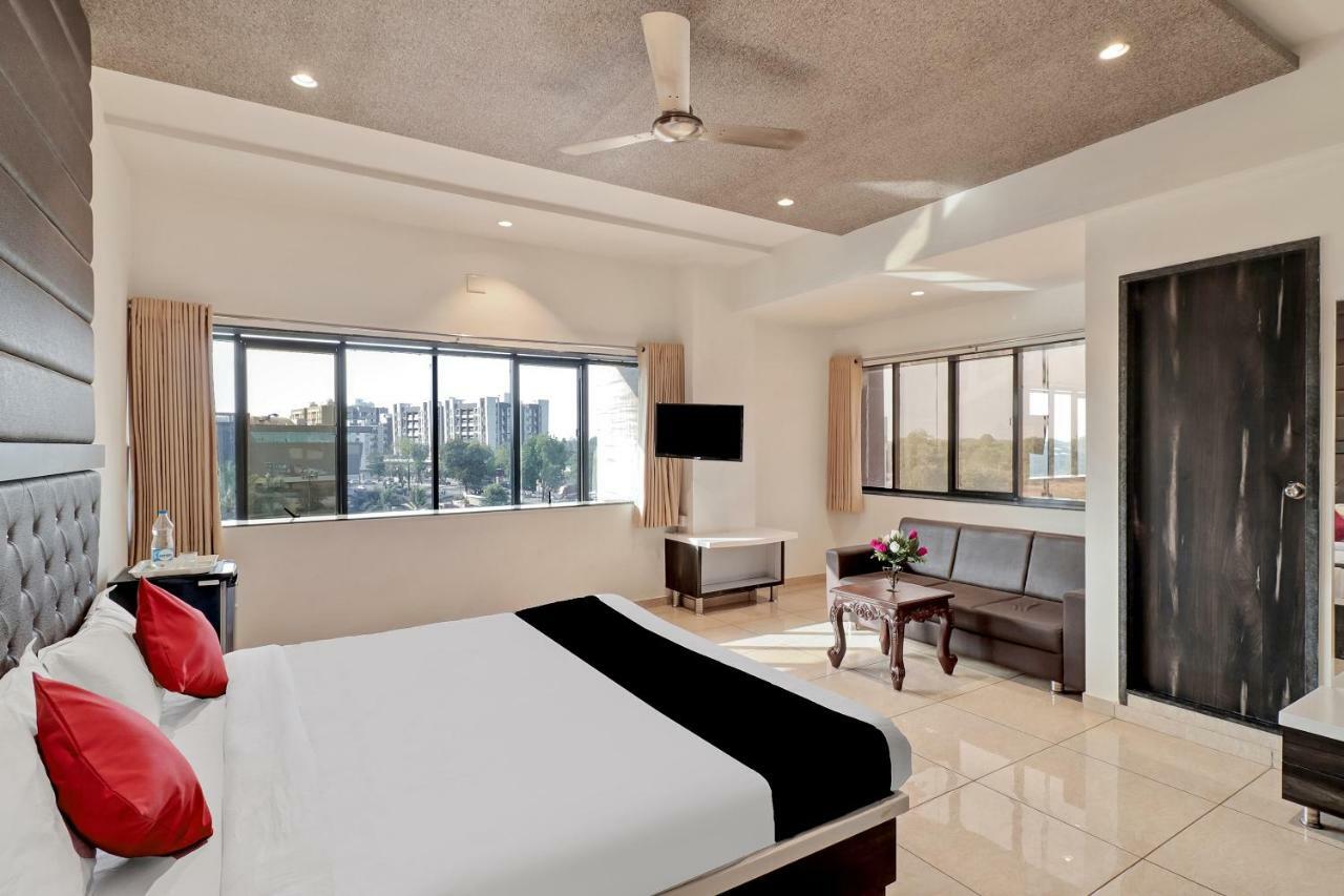 Dev Motel And Banquet Nadiād Екстериор снимка